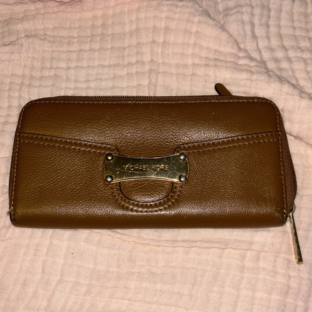 Michael Kors accordion wallet caramel brown